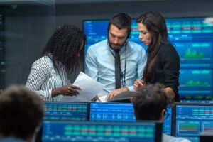 Forget the Industry Labels: Chevron and Caterpillar Are Both Betting on the AI Power Boom. Which 30+ Year Dividend Grower Wins?