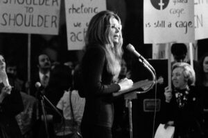 Hillary Clinton, Meghan Markle, Lena Dunham and Others Pay Tribute to Gloria Steinem